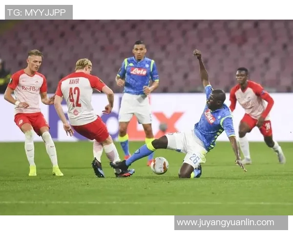 足球球星替补席边热身瞬间展现竞技状态与比赛张力