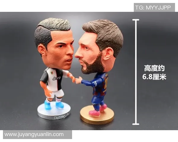 大号足球球星手办精致打造 让球迷收藏爱不释手