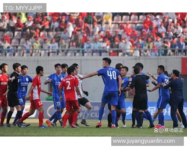 足球球星赛场温情瞬间经典摸头杀引发球迷热议 足球球星赛场温情瞬间经典摸头杀引发球迷热议